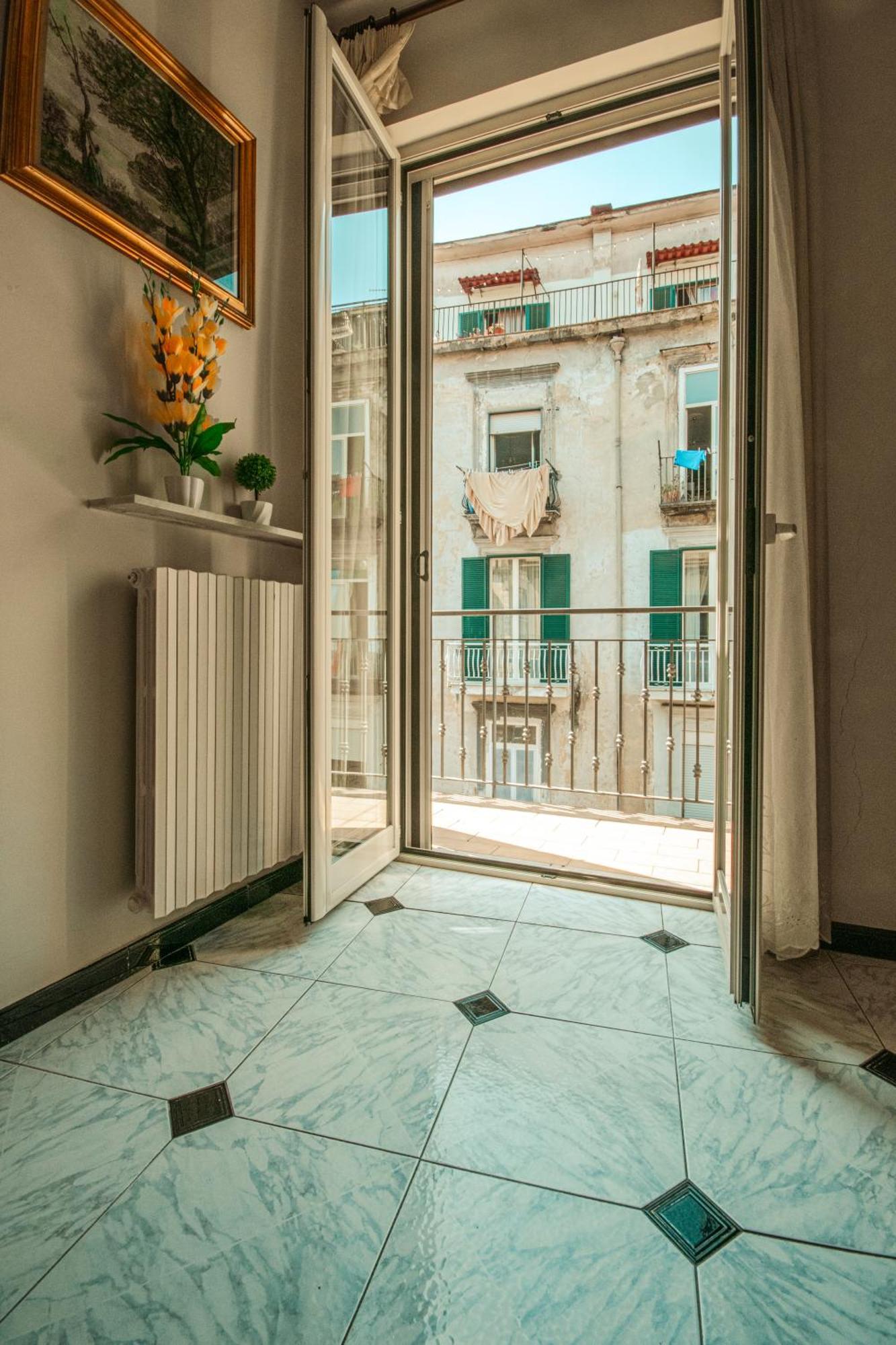 Regina'S Apartment Naples Luaran gambar