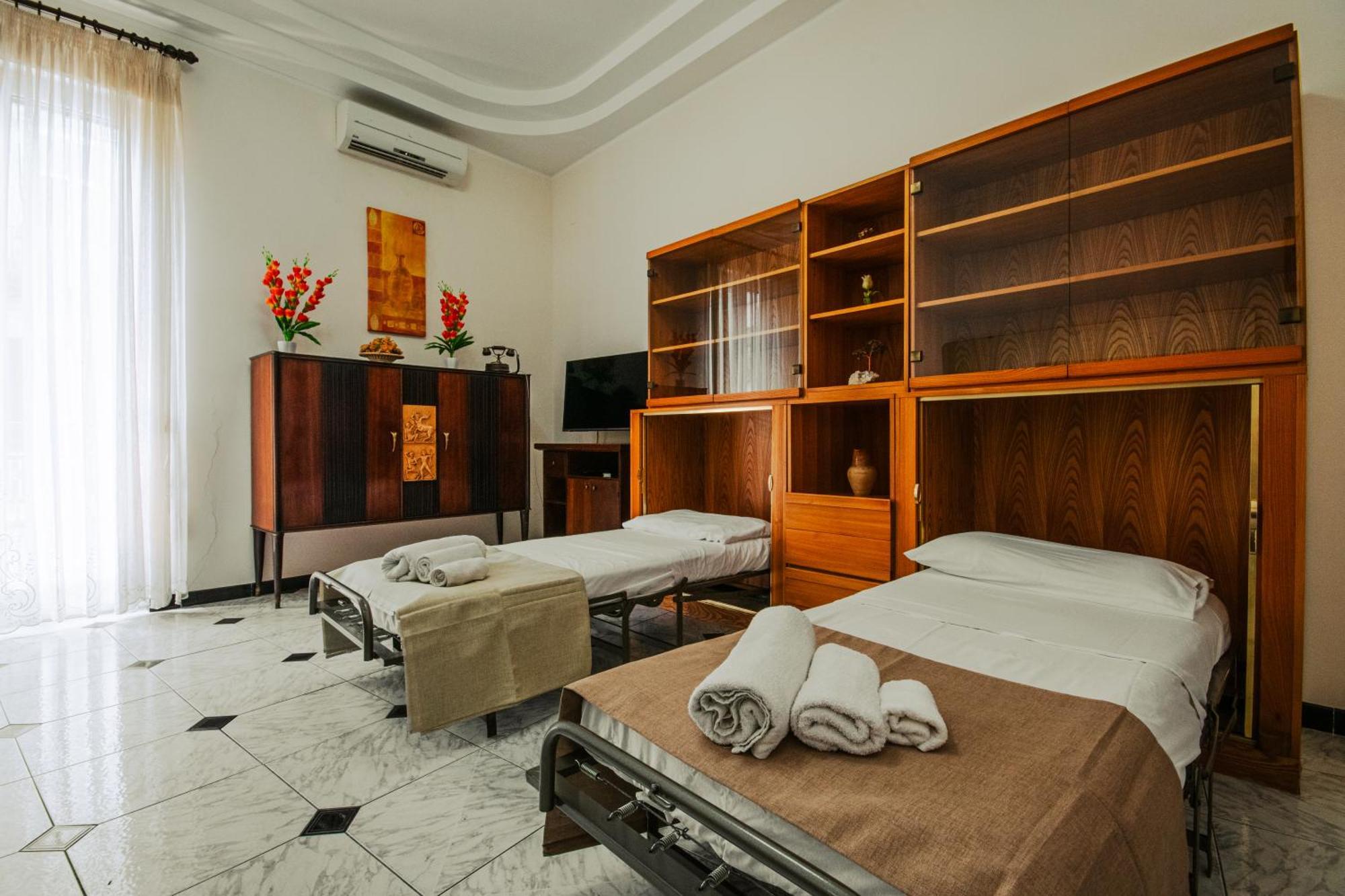 Regina'S Apartment Naples Luaran gambar